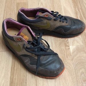Nike Air Max hiking shoes;  size 9;  brown